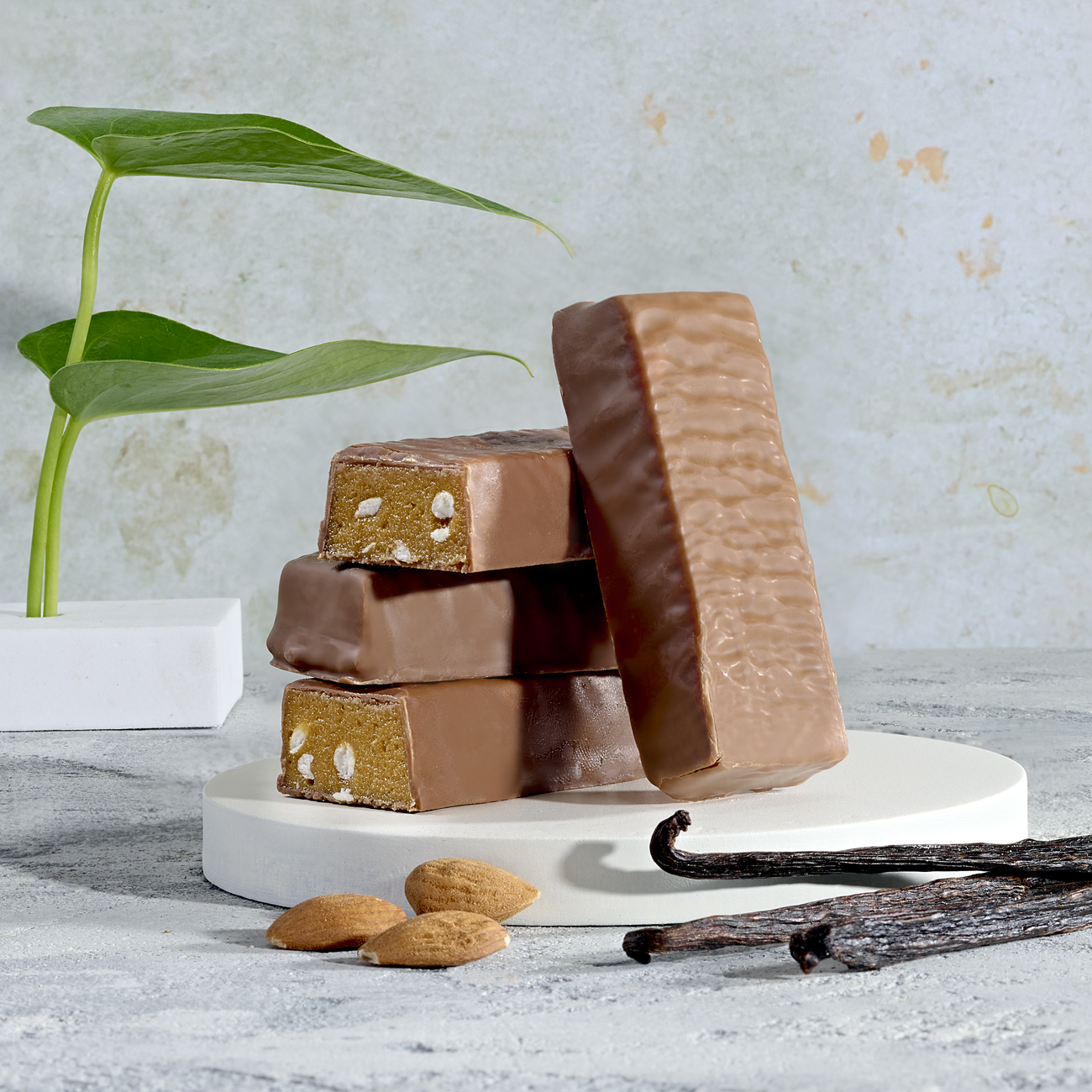 Protein Bars Vanilla Almond 14 bars per box — prepared product